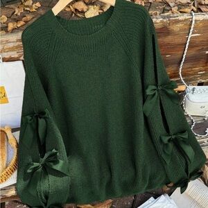 Elegant Green Sweater with Bow Details